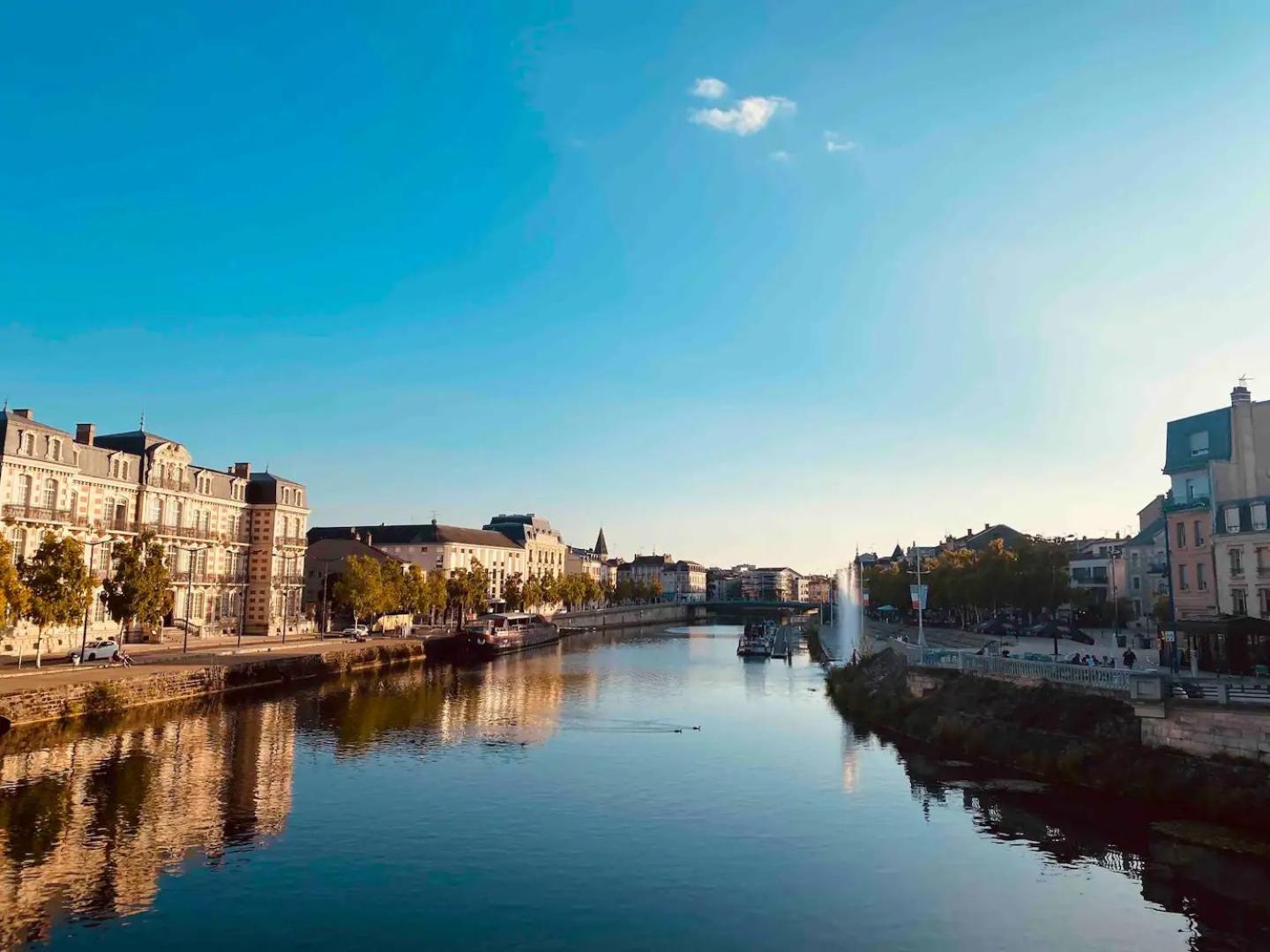 Logement Neuf "Meuse" - Hyper Centre - Parking Proche - Proche Gare - 4 Chambres - Terrasse Couverte - Wifi ! Gere Par Prestazen'Services Verdun-sur-Meuse Esterno foto