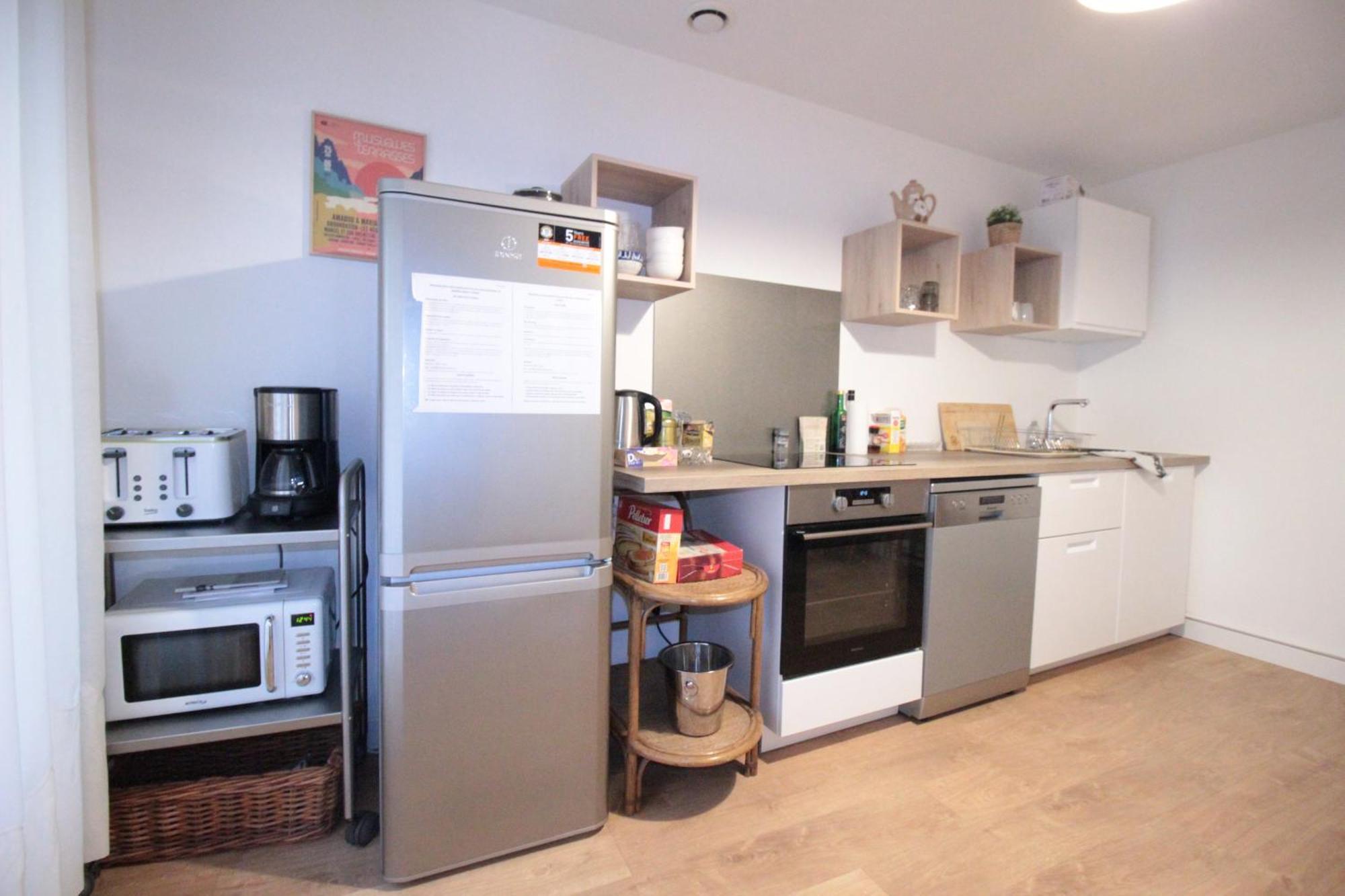 Logement Neuf "Meuse" - Hyper Centre - Parking Proche - Proche Gare - 4 Chambres - Terrasse Couverte - Wifi ! Gere Par Prestazen'Services Verdun-sur-Meuse Esterno foto