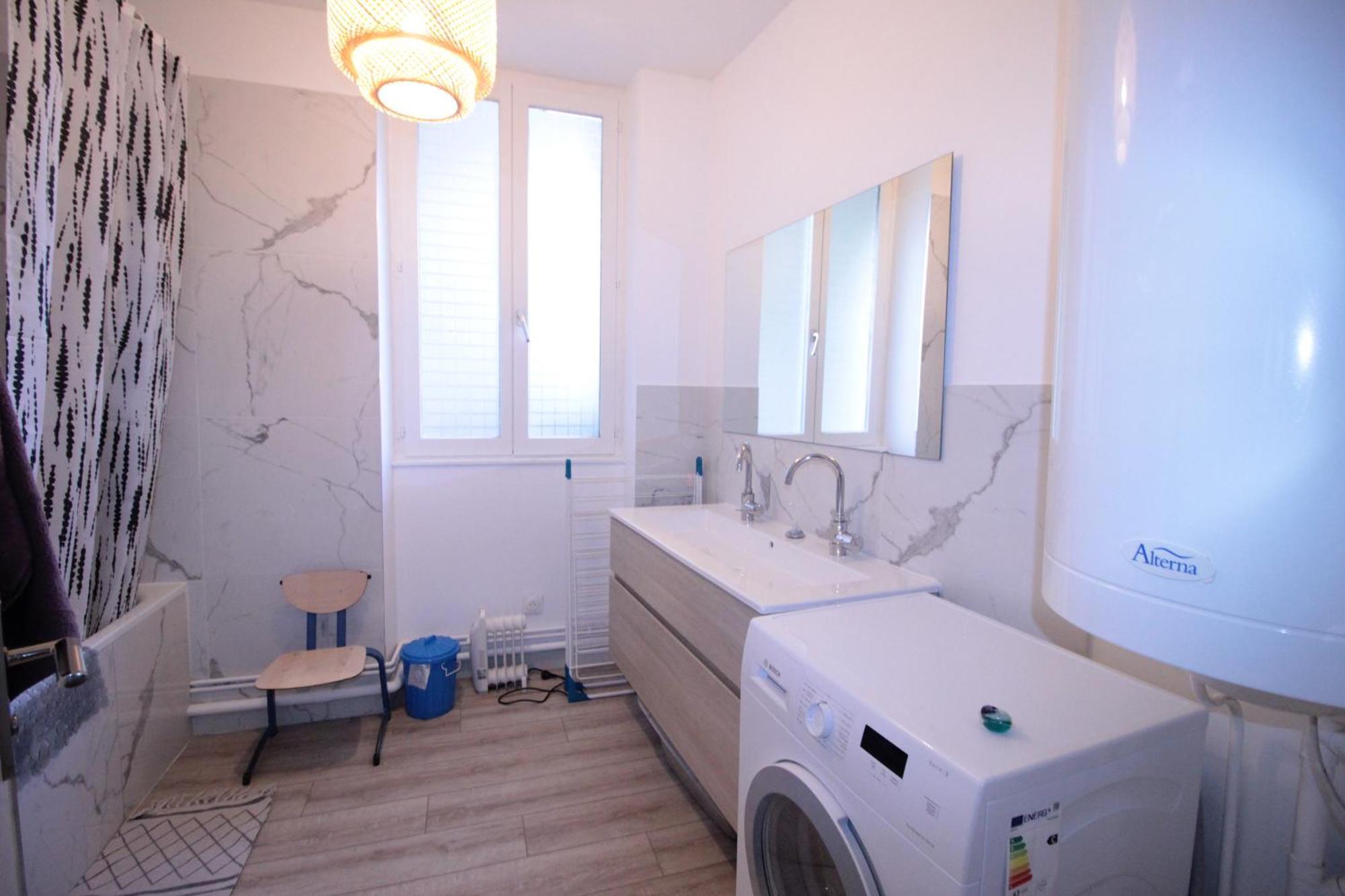 Logement Neuf "Meuse" - Hyper Centre - Parking Proche - Proche Gare - 4 Chambres - Terrasse Couverte - Wifi ! Gere Par Prestazen'Services Verdun-sur-Meuse Esterno foto