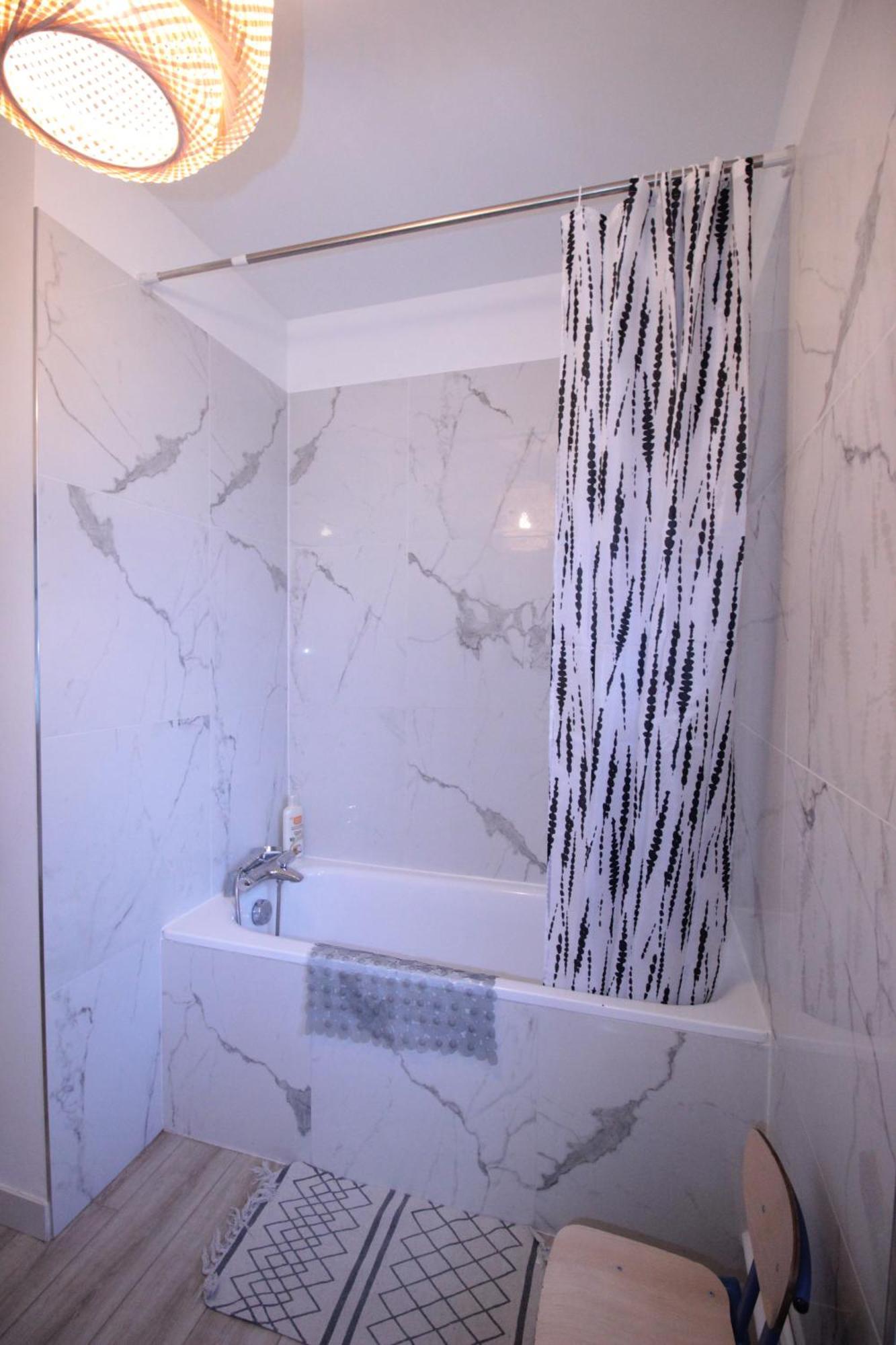 Logement Neuf "Meuse" - Hyper Centre - Parking Proche - Proche Gare - 4 Chambres - Terrasse Couverte - Wifi ! Gere Par Prestazen'Services Verdun-sur-Meuse Esterno foto