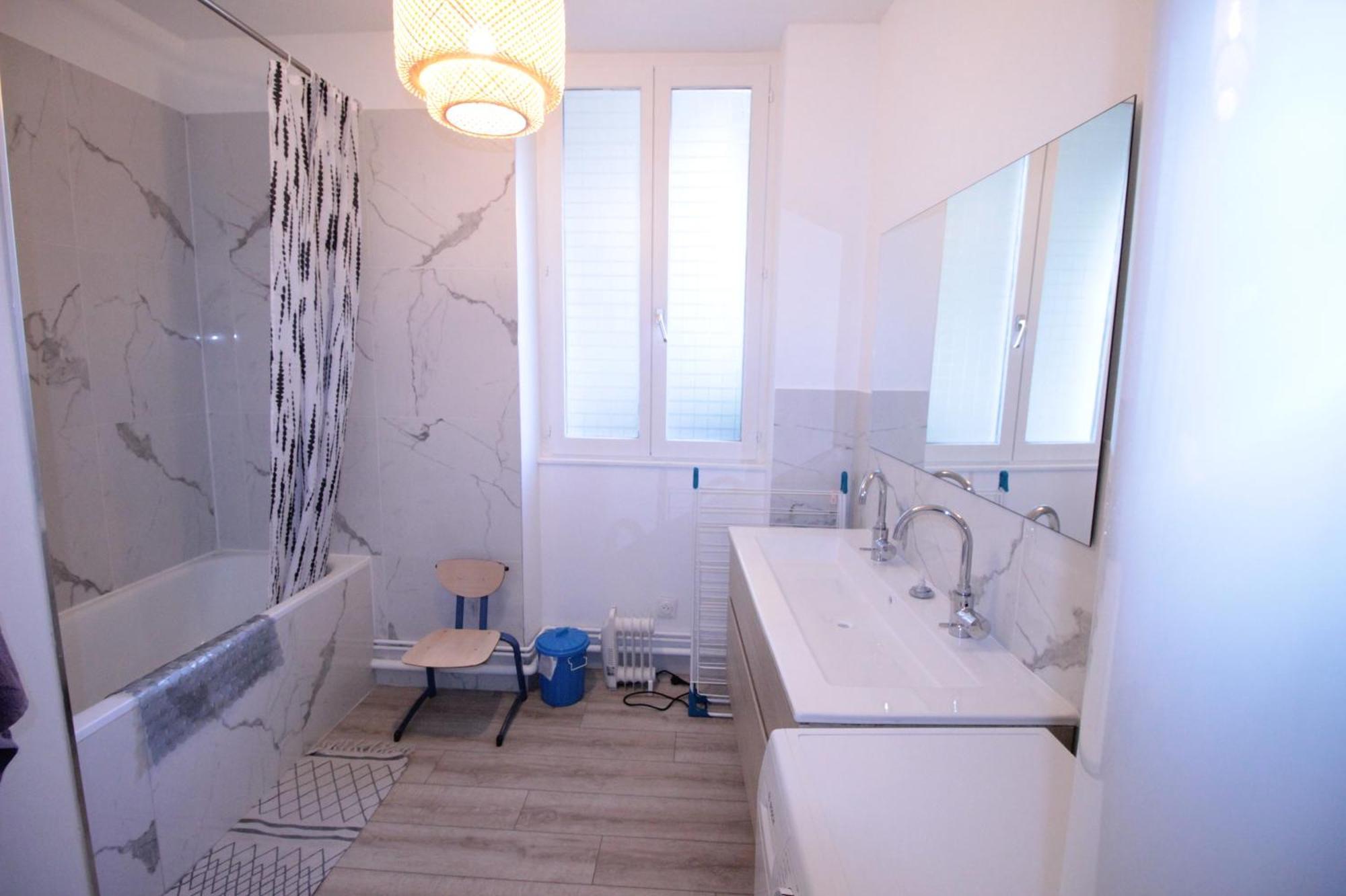 Logement Neuf "Meuse" - Hyper Centre - Parking Proche - Proche Gare - 4 Chambres - Terrasse Couverte - Wifi ! Gere Par Prestazen'Services Verdun-sur-Meuse Esterno foto